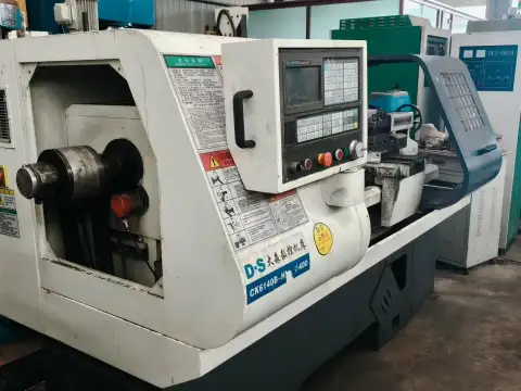 مخرطة CNC مستعملة Zhejiang Dasen 6140