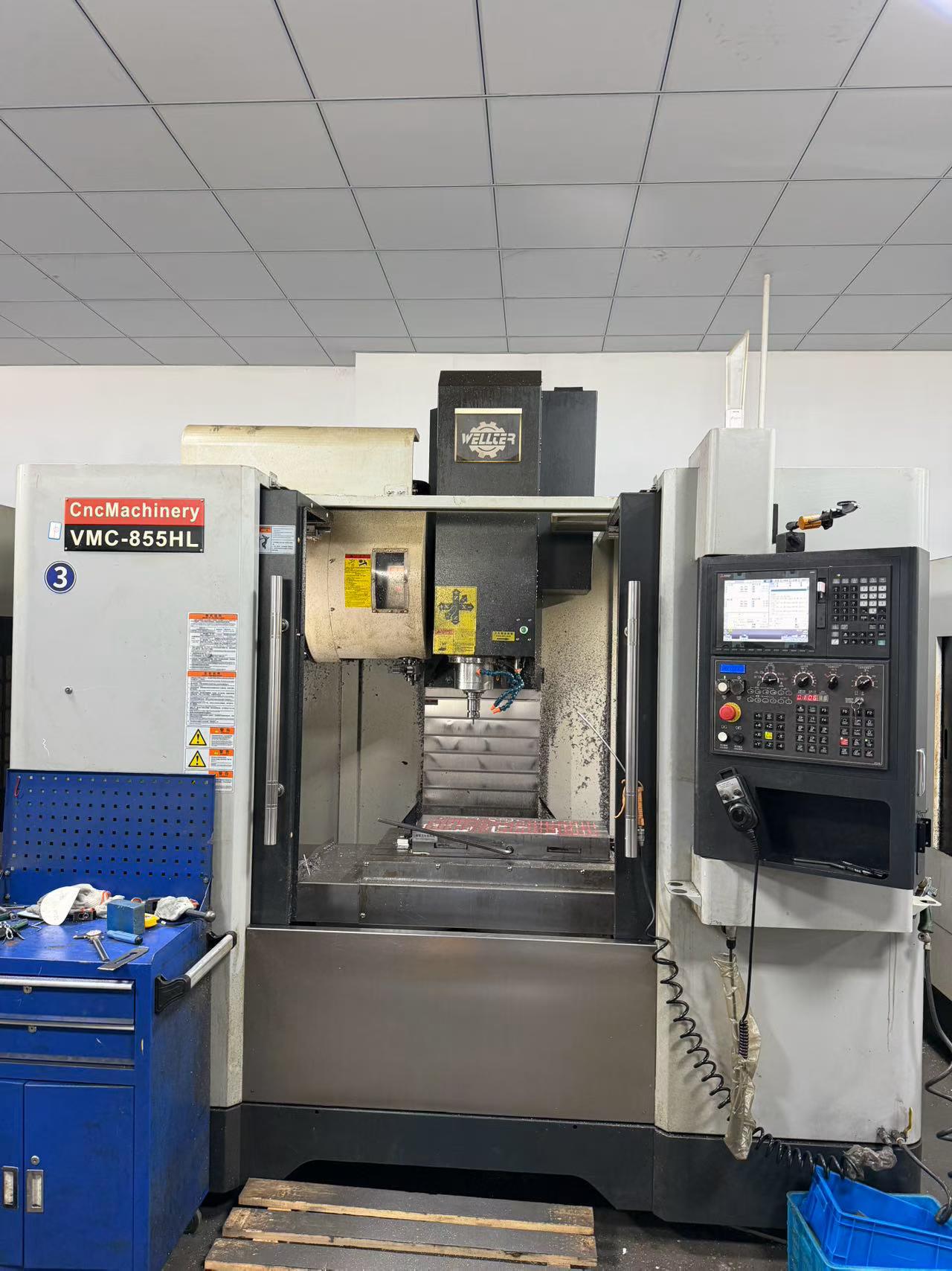 Centro de mecanizado vertical WEIAITE VMC-855 HL usado 2024 con control Mitsubishi M 80