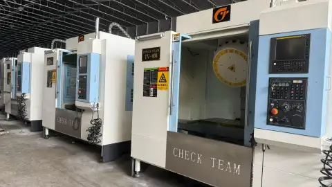 مركز تصنيع عمودي Chaoqun TV-800 مستعمل (مركز حفر/قلاووظ) مع FANUC 0i-MF Plus