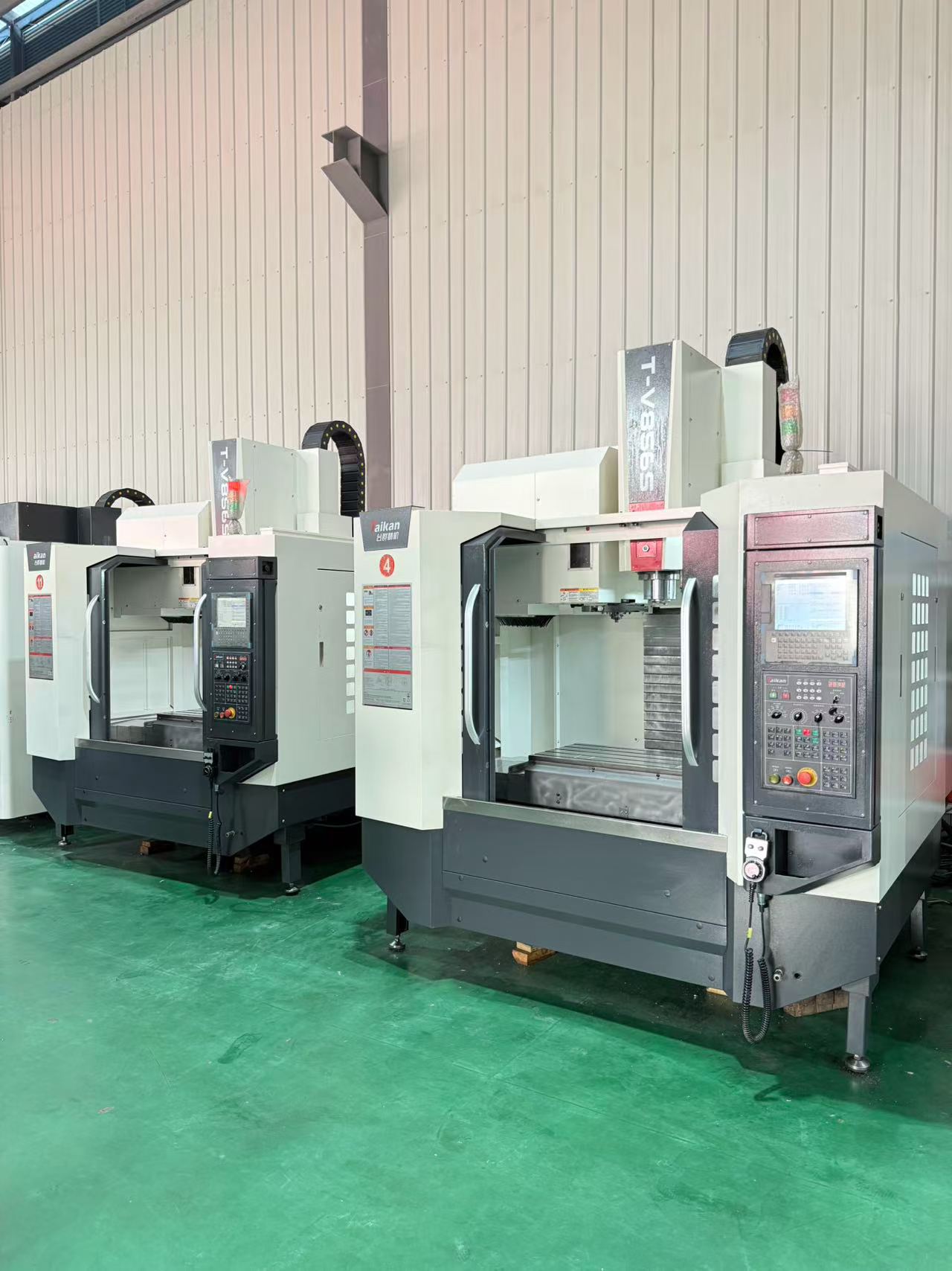 ศูนย์แมชชีนนิ่งเซ็นเตอร์แนวตั้ง Taiqun Precision TV 856 S เกือบใหม่ 2 เครื่อง พร้อม Fanuc MF Plus