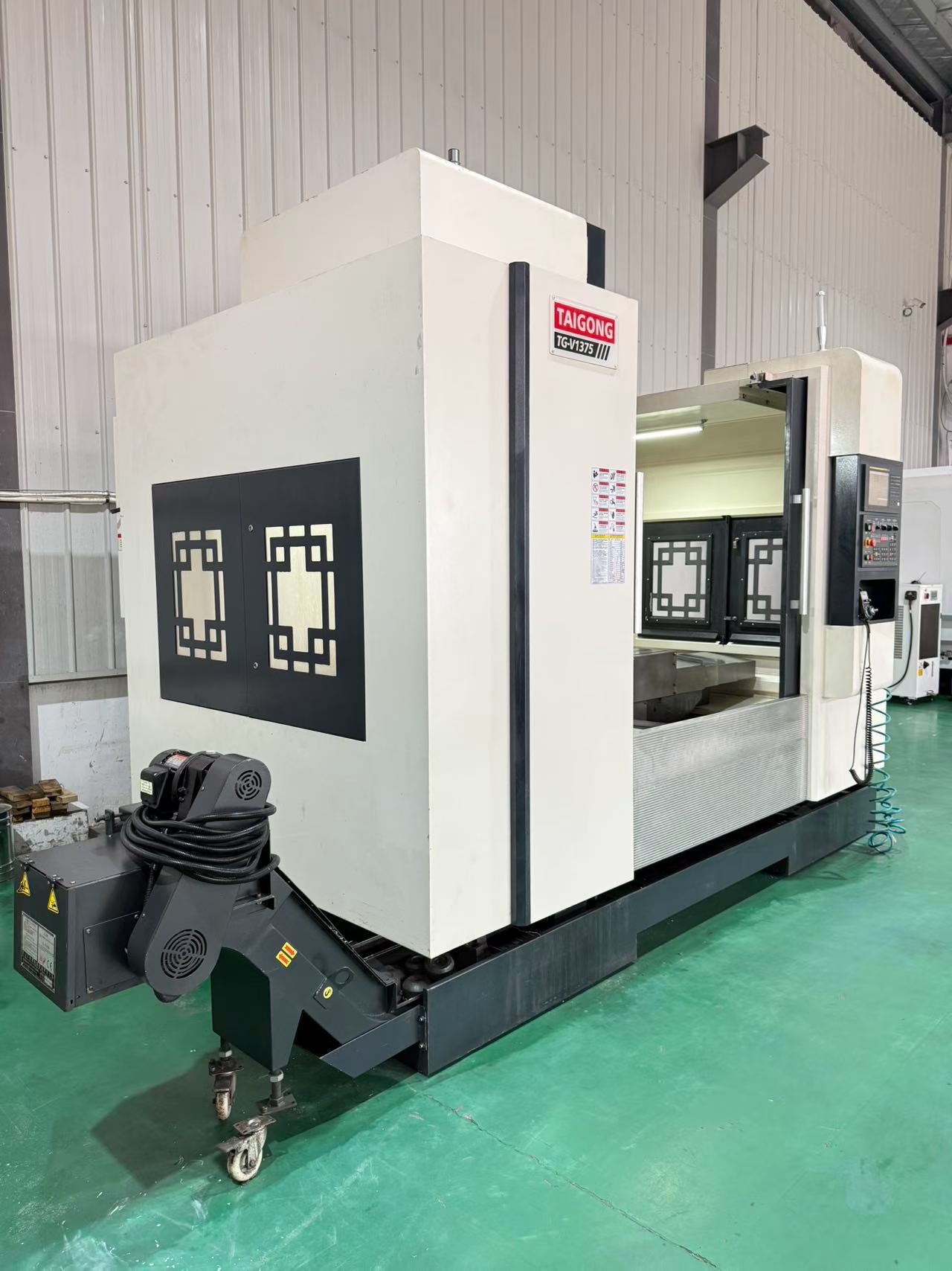 Used 2023 Taigong V 1375 Heavy-Duty Vertical Machining Center with Fanuc MF Plus photo 2
