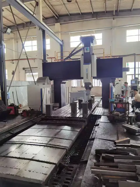 FANUC MF Plus Kontrollü Kullanılmış Guosheng 6028 T Beş Yüzlü Portal İşleme Merkezi