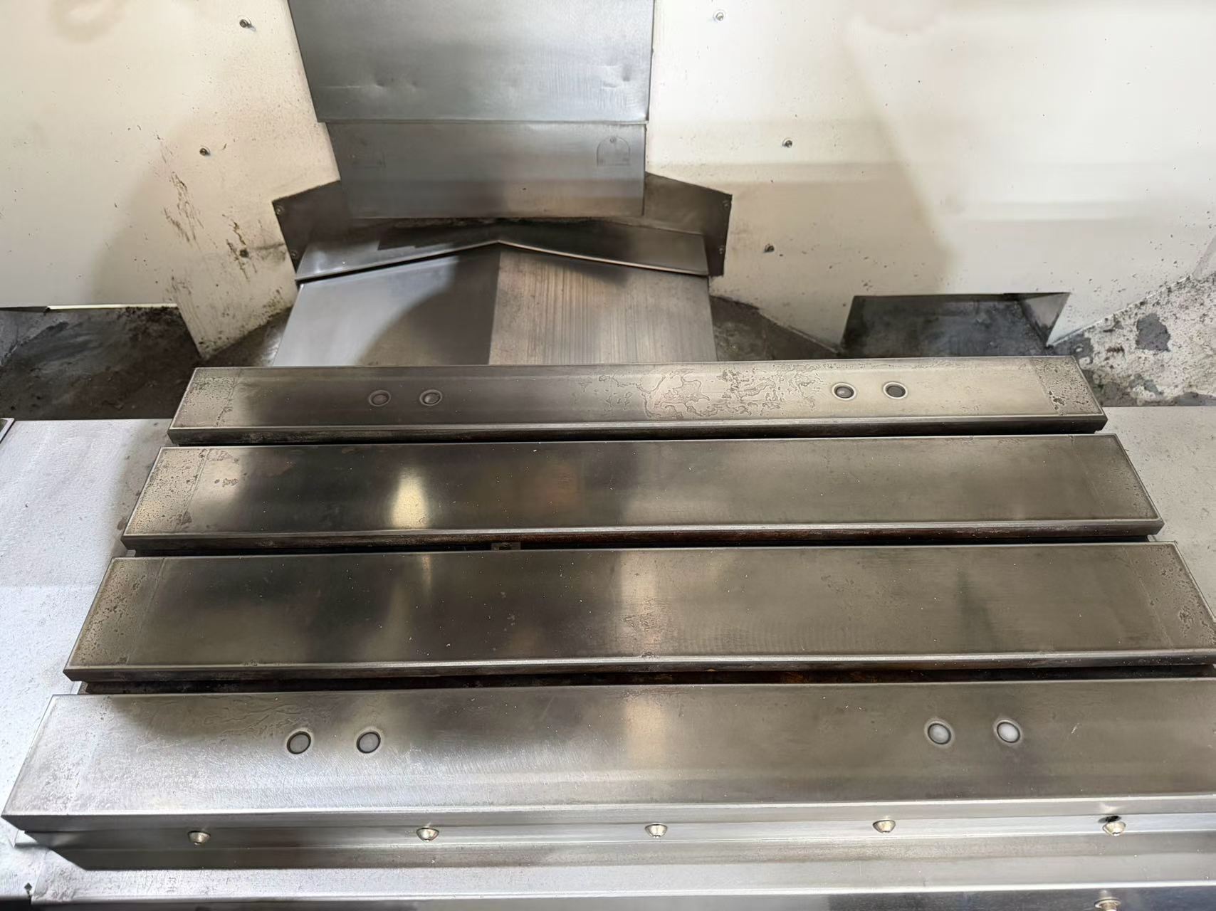 Used Houdao 850 Machining Center with Fanuc MD Control photo 2