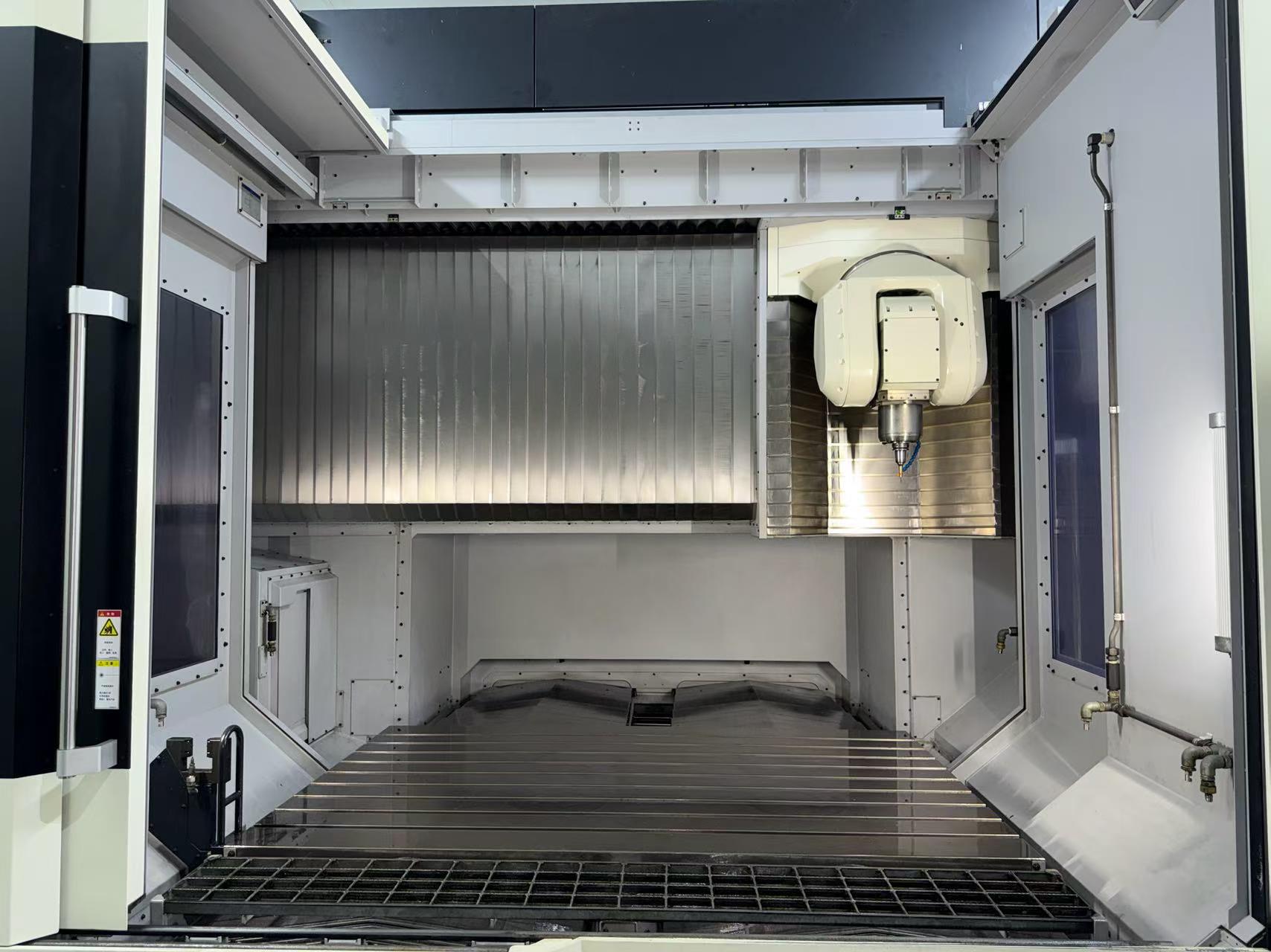 Used Makino V 90 S 5-Axis Machining Center photo 2