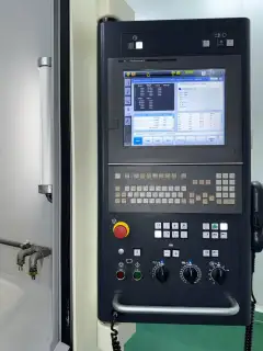 Used Makino V 90 S 5-Axis Machining Center photo 5