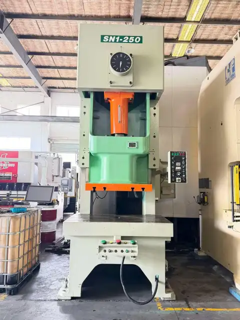 مكبس SEYI SN 1-250 مستعمل بقدرة 250 طن