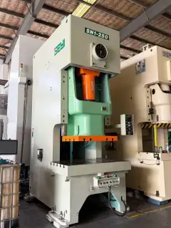 Used SEYI SN 1-250 250-Ton Press photo 3