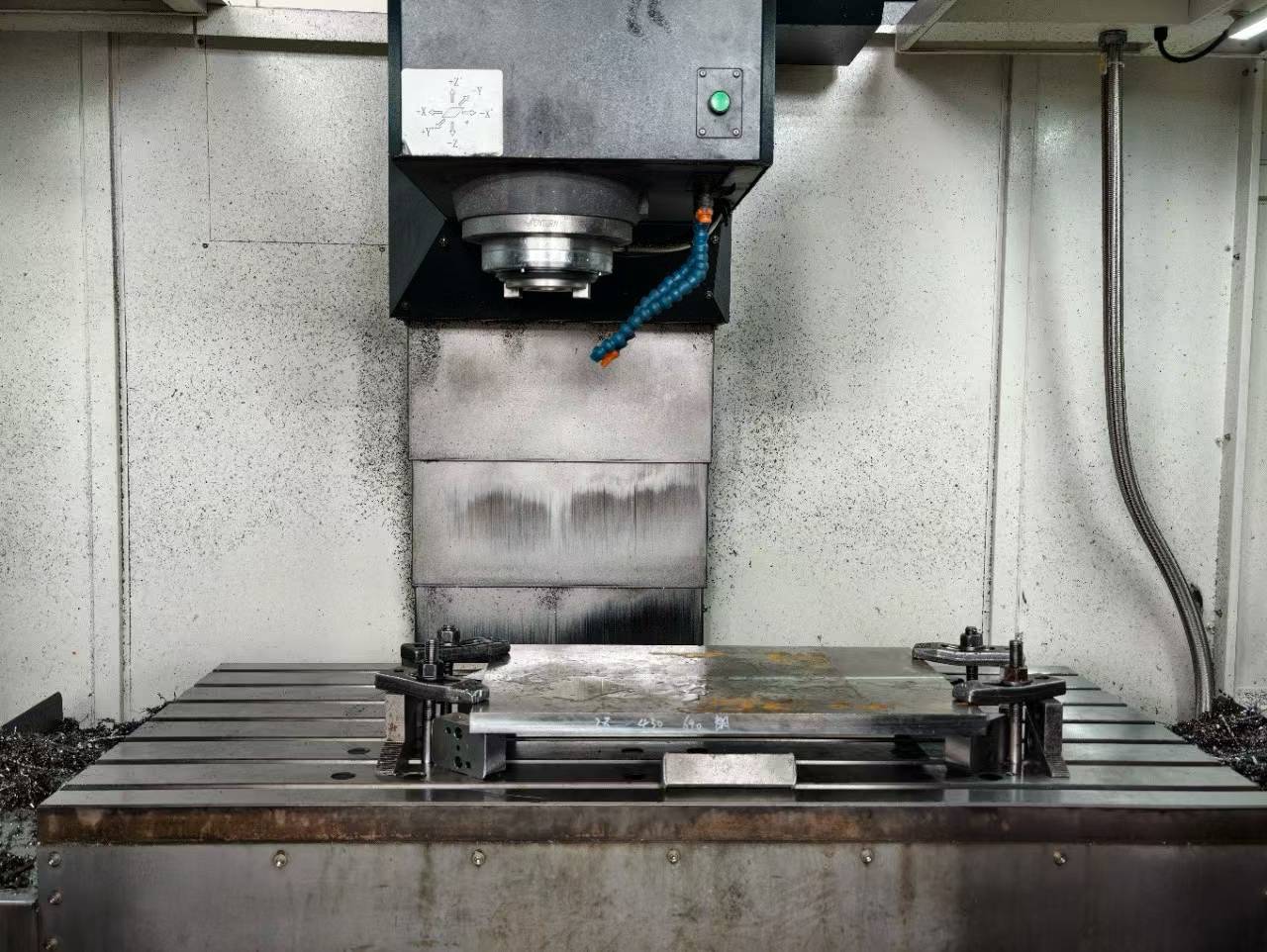 Used Yalisu 1580 CNC Milling Machine with Fanuc MFPLUS photo 3