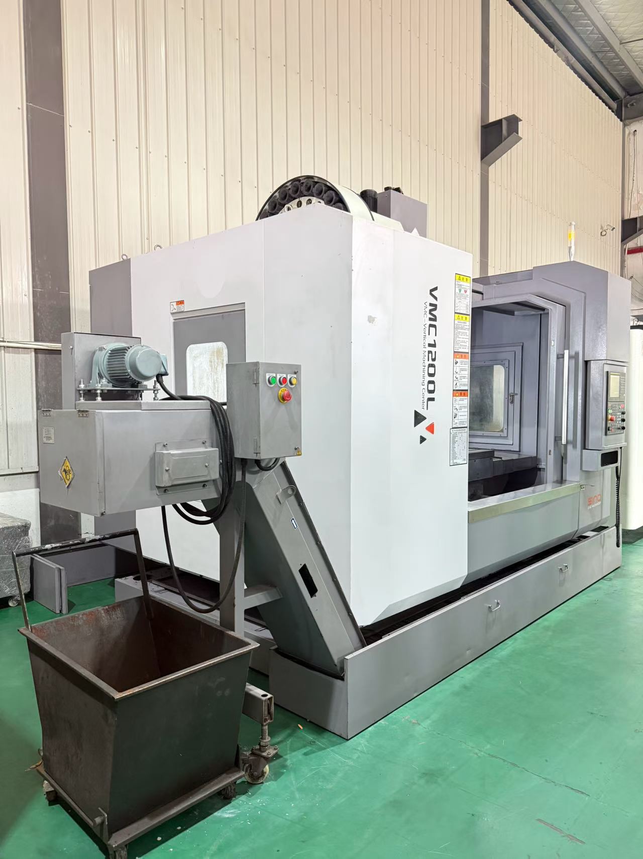 Used Xinnuo VMC 1200 L Heavy-Duty Vertical Machining Center with FANUC photo 2