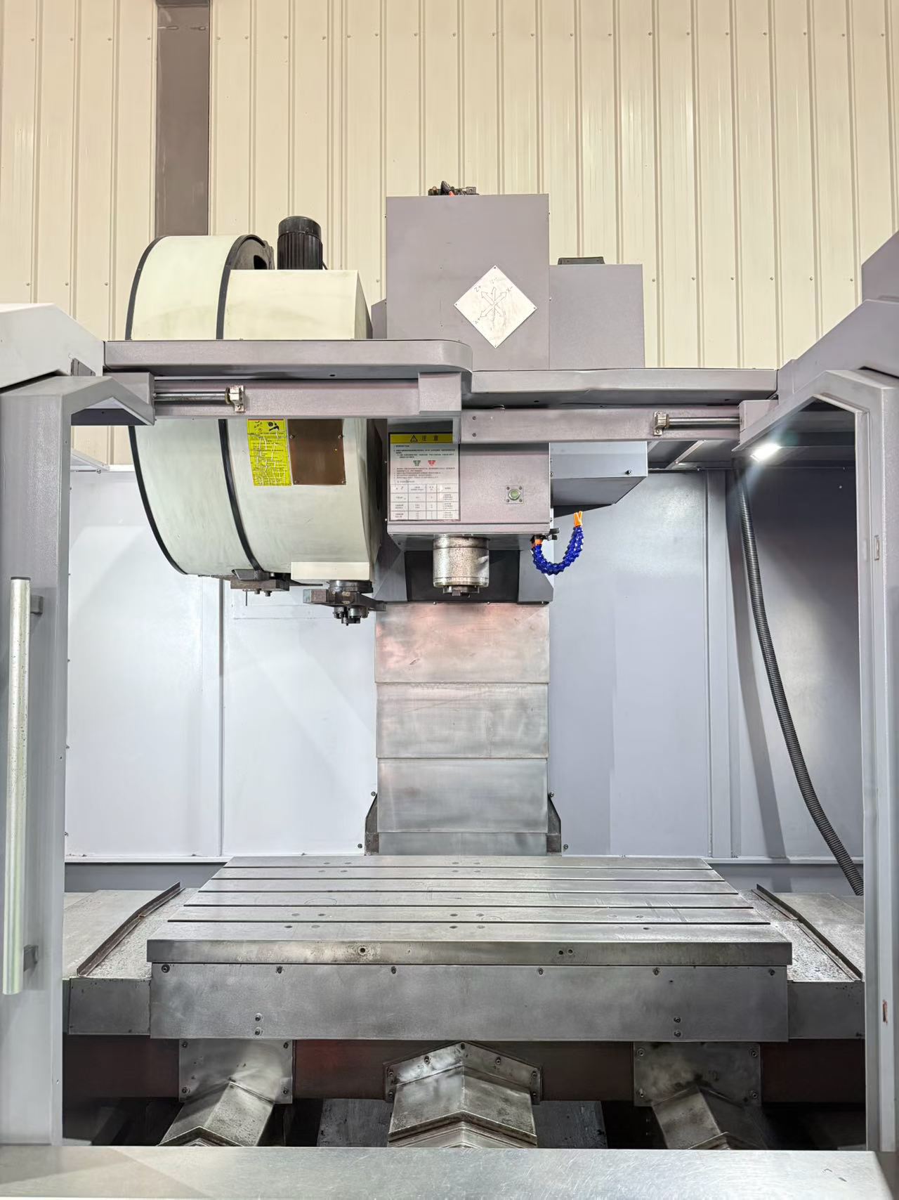 Used Xinnuo VMC 1200 L Heavy-Duty Vertical Machining Center with FANUC photo 5