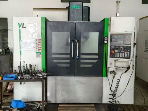 Máy phay CNC Yalishi 850 với FANUC MF Plus