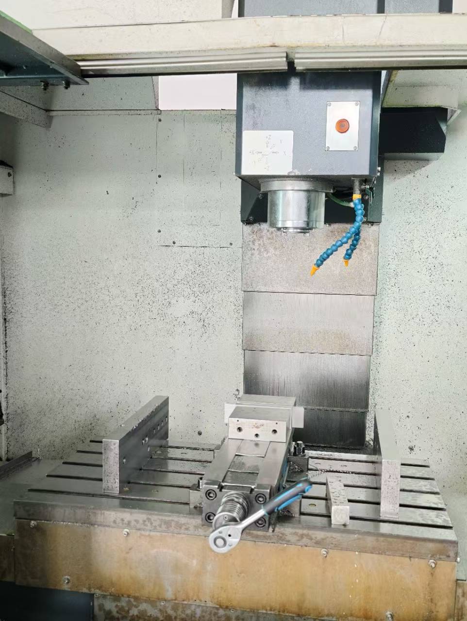Yalishi 850 CNC Milling Machine with Fanuc MFPLUS photo 4
