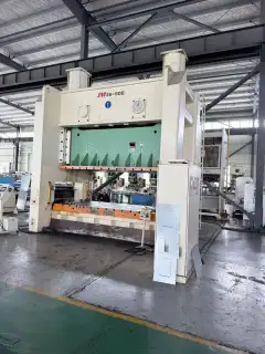 Used Yangli JM 36-500 500-Ton Double-Shaft Punch Press photo 2