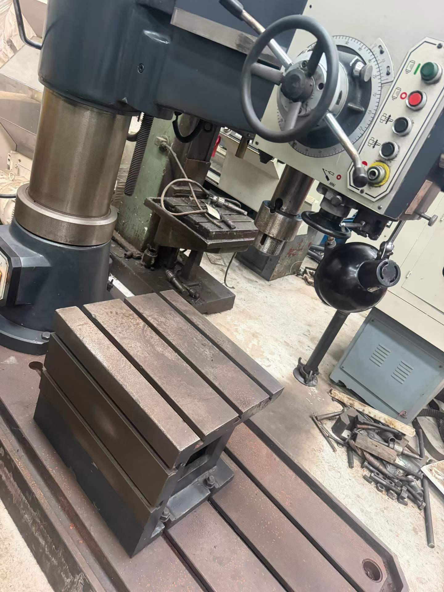 Quality 3040 Radial Drilling Machine, Lightly Used photo 4