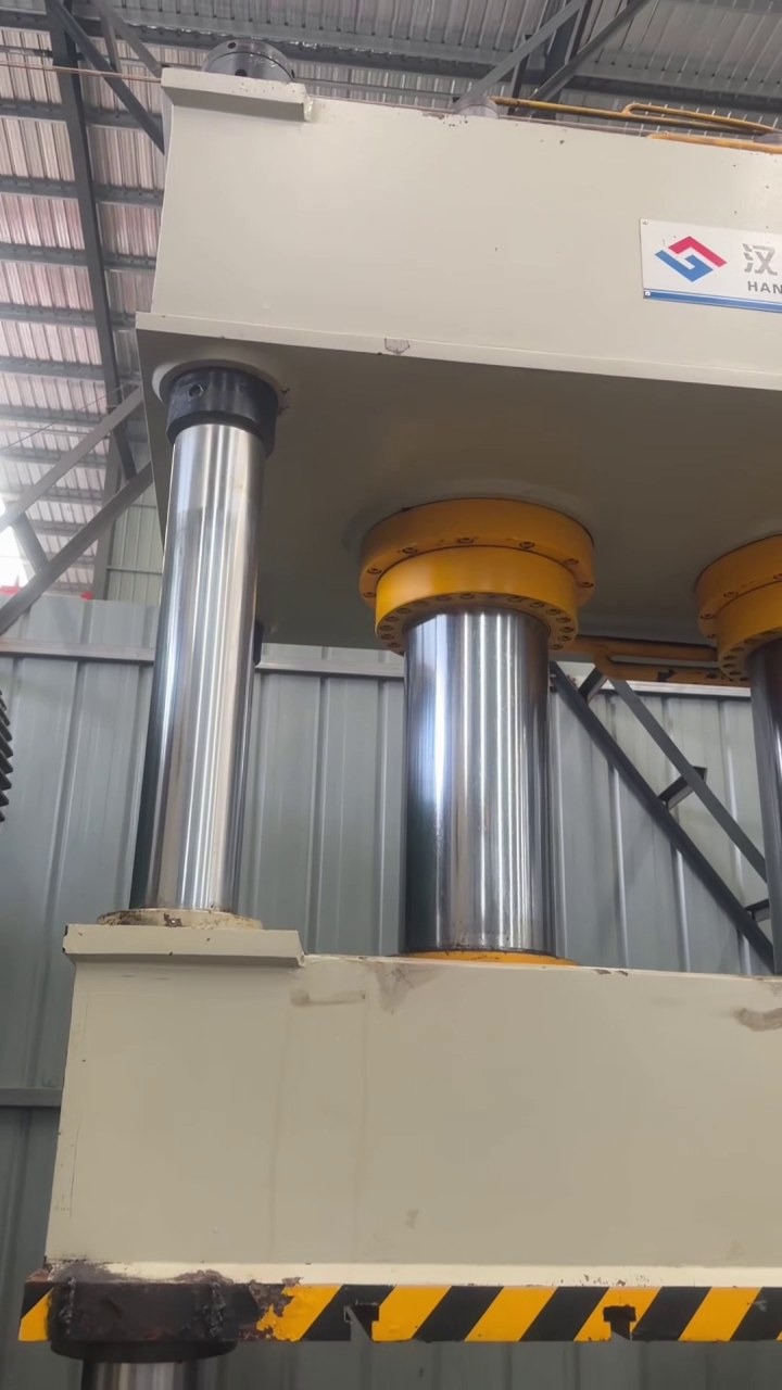 400 Ton Hydraulic Press with 1.26 m x 1.5 m Table photo 1