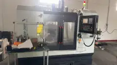850 Machining Center with Fanuc, 3-Axis Box Guideways, 24-Tool Arm ATC for Sale photo 1