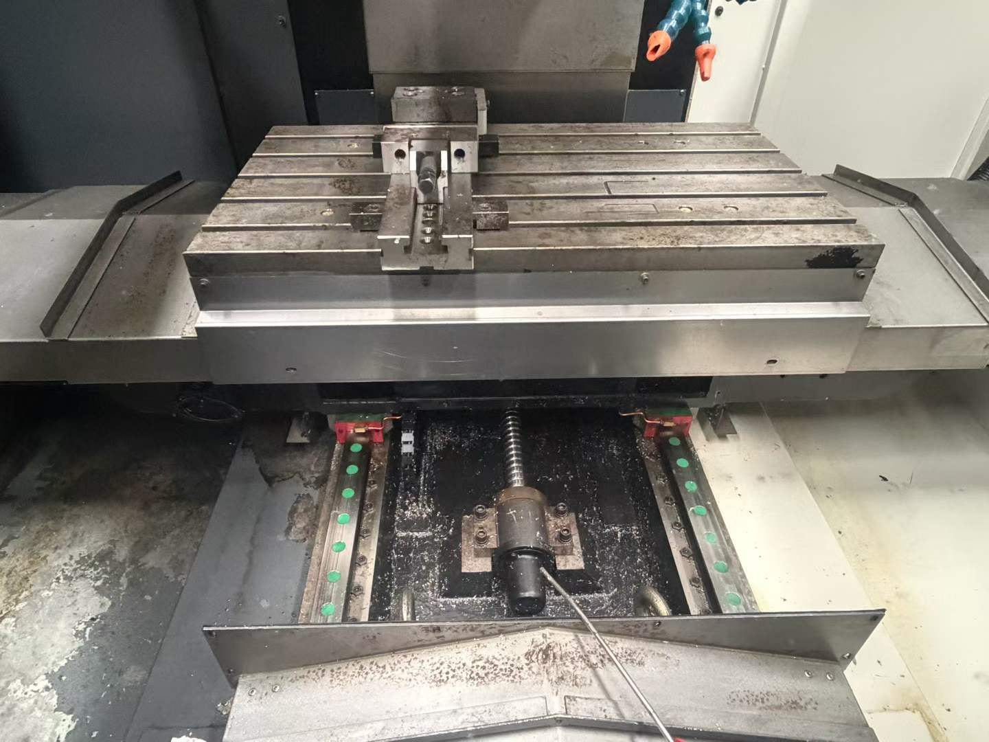 Used 850 Vertical Machining Center for Sale photo 4