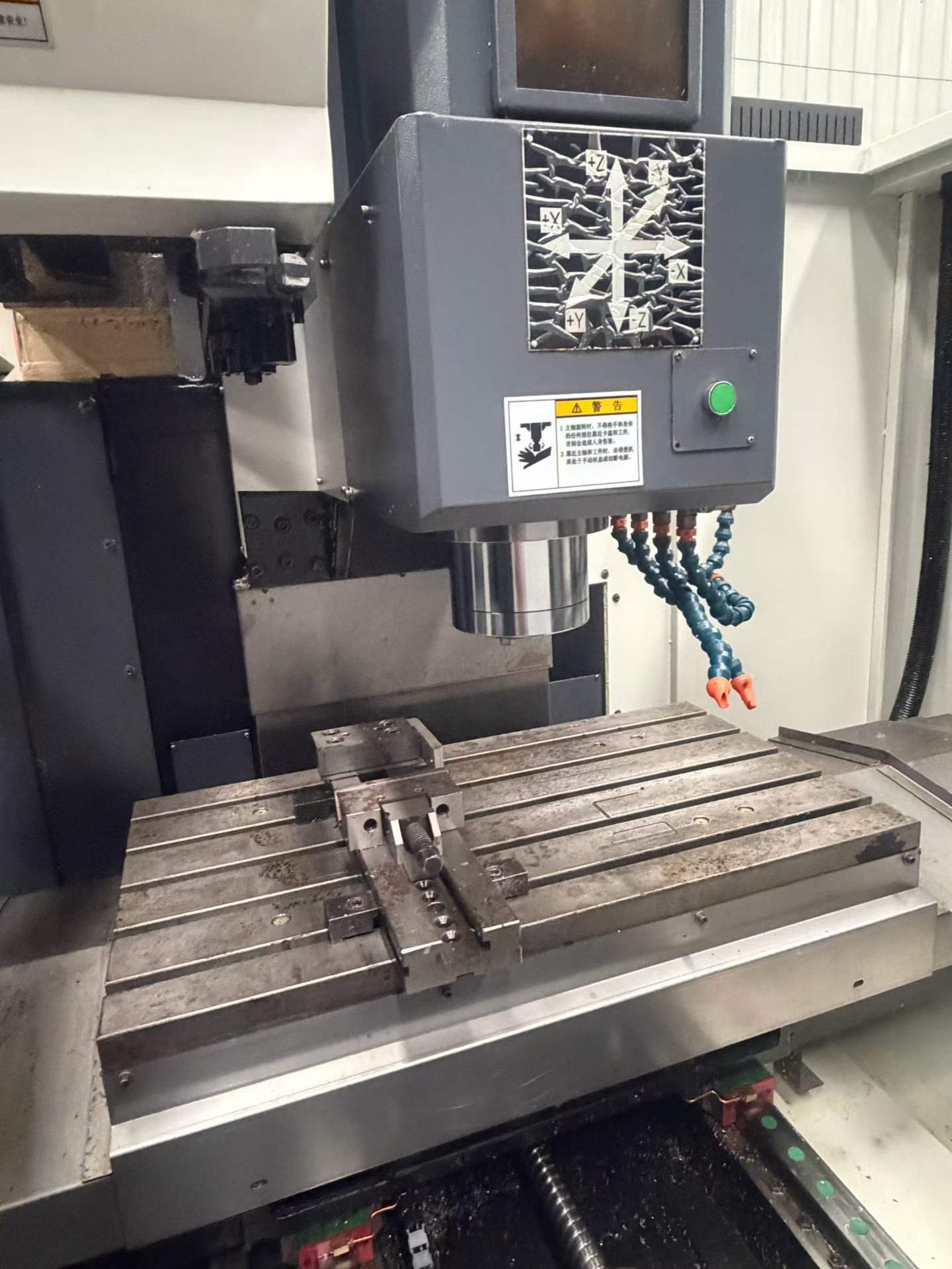 Used 850 Vertical Machining Center for Sale photo 5