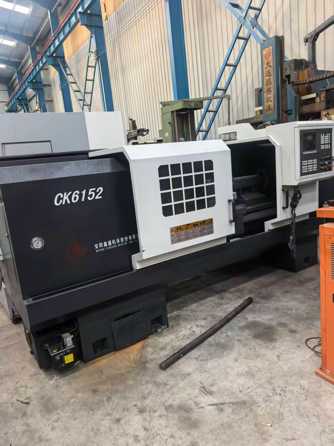 مخرطة CNC Anyang Xinsheng 6152 مستعملة
