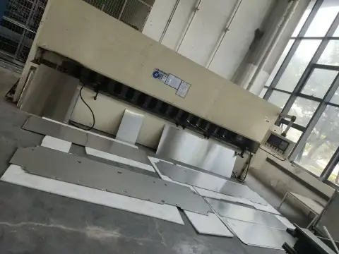 Kullanılmış Jiangsu Chuangheng 1.5 m x 4 m Sac Metal Kanal Açma Makinesi