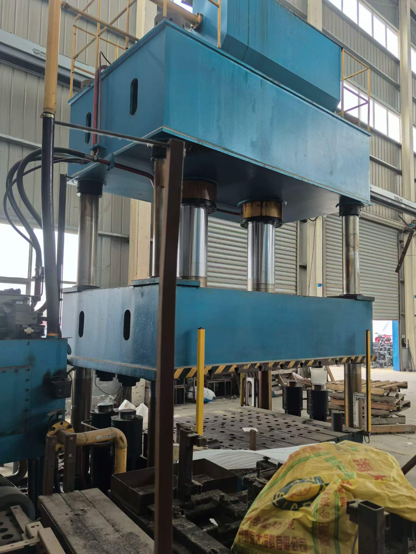 Two Used Nantong 630 Hydraulic Presses with 1.8 m x 2.5 m Table photo 4
