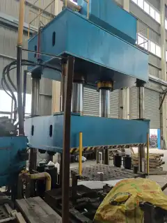 Two Used Nantong 630 Hydraulic Presses with 1.8 m x 2.5 m Table photo 4
