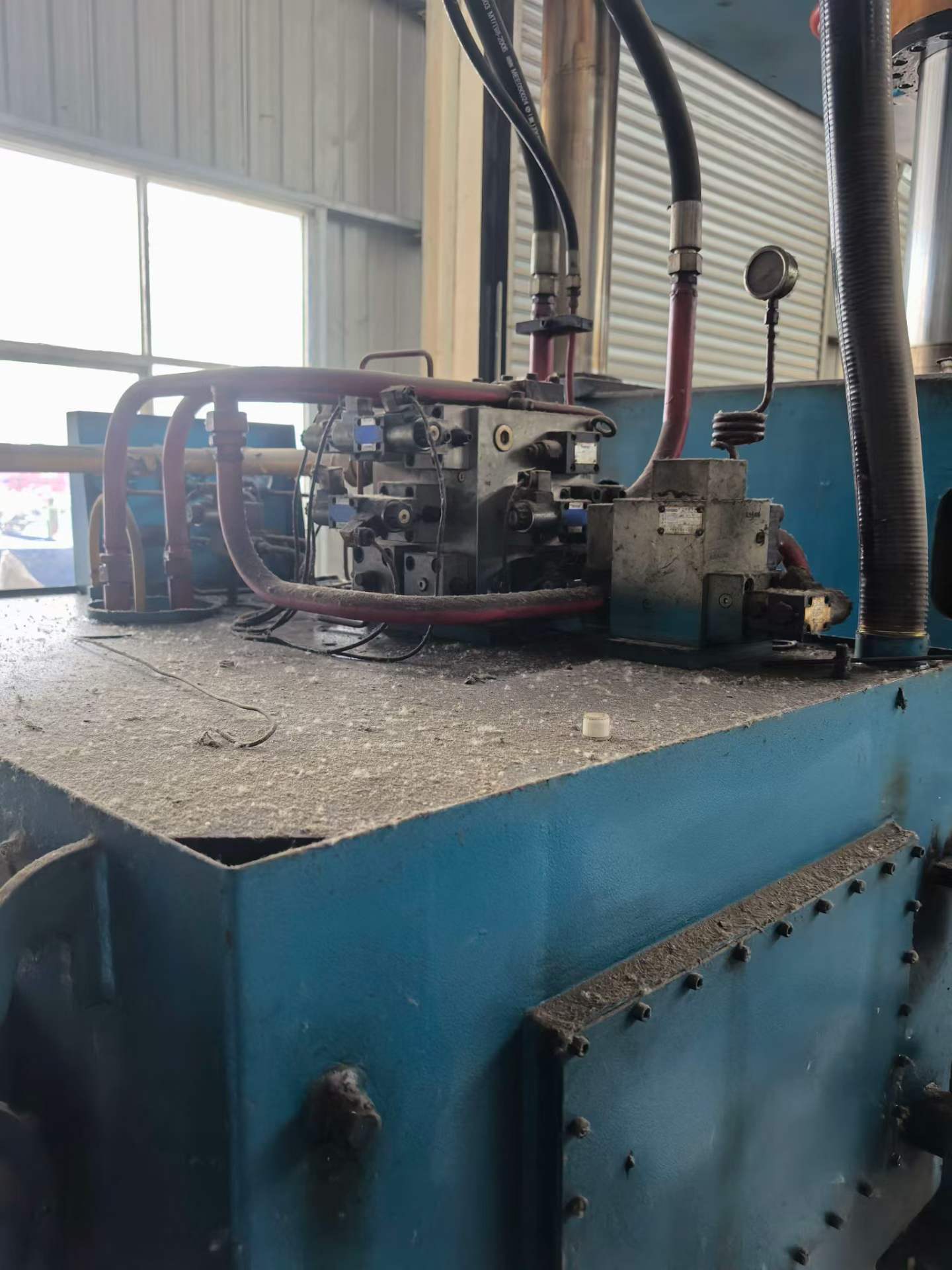 Two Used Nantong 630 Hydraulic Presses with 1.8 m x 2.5 m Table photo 5