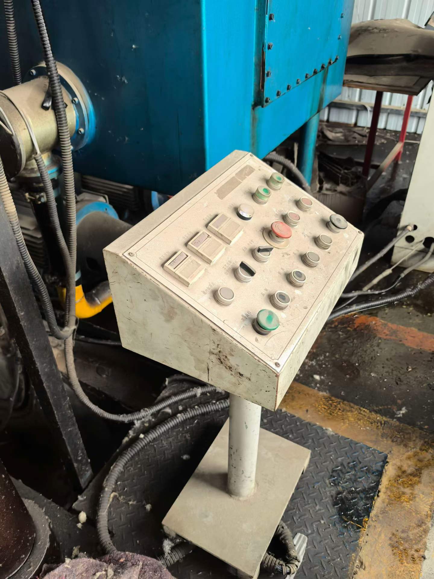 Two Used Nantong 630 Hydraulic Presses with 1.8 m x 2.5 m Table photo 7