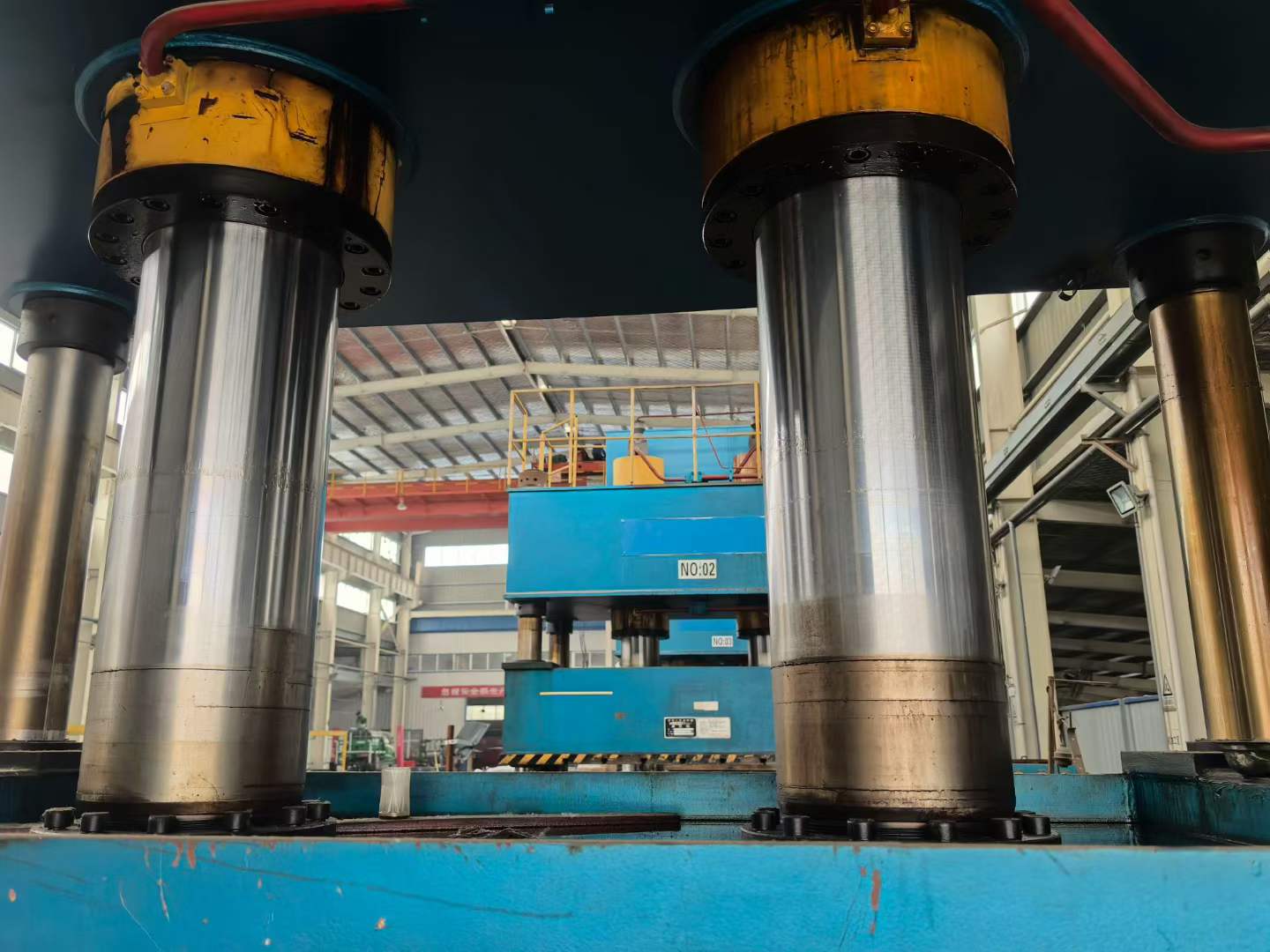 Two Used Nantong 630 Hydraulic Presses with 1.8 m x 2.5 m Table photo 9