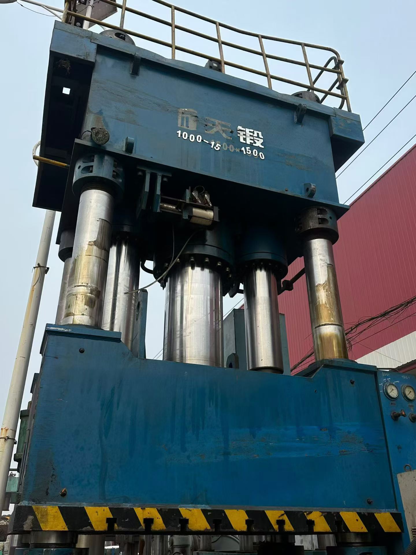 Used 1000 Ton Hydraulic Press photo 2