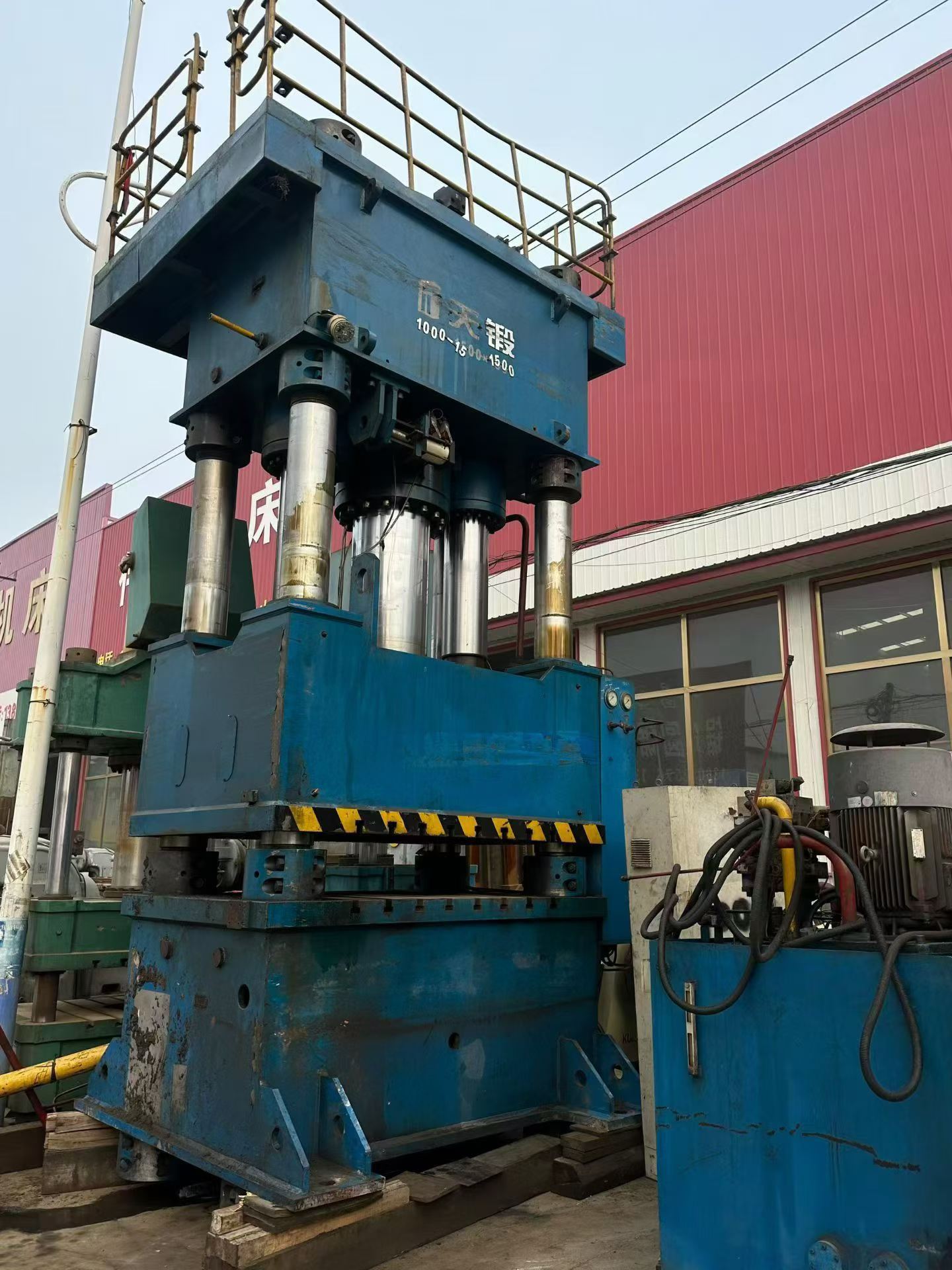 Used 1000 Ton Hydraulic Press photo 4