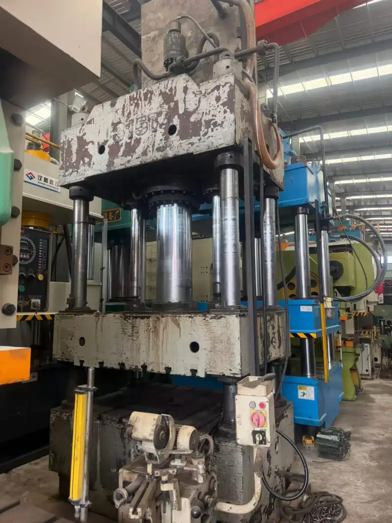 Used 315 Ton Hydraulic Press with 900 mm Stroke photo 1