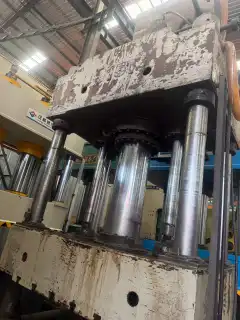 Used 315 Ton Hydraulic Press with 900 mm Stroke photo 3