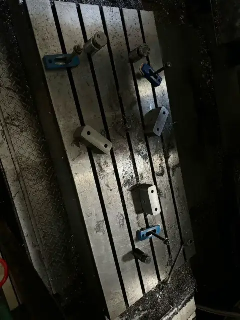 Kullanılmış Nantong Keji 1350 A ve Zhejiang Fanake 1370 İşleme Merkezleri, BT50 İş Milli