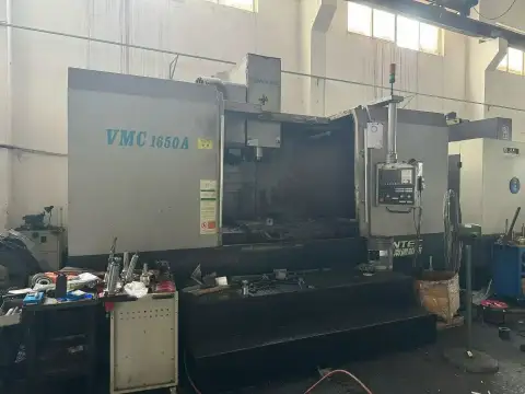 مركز تصنيع عمودي مستعمل Nantong Keji 1650 A مع نظام FANUC MD