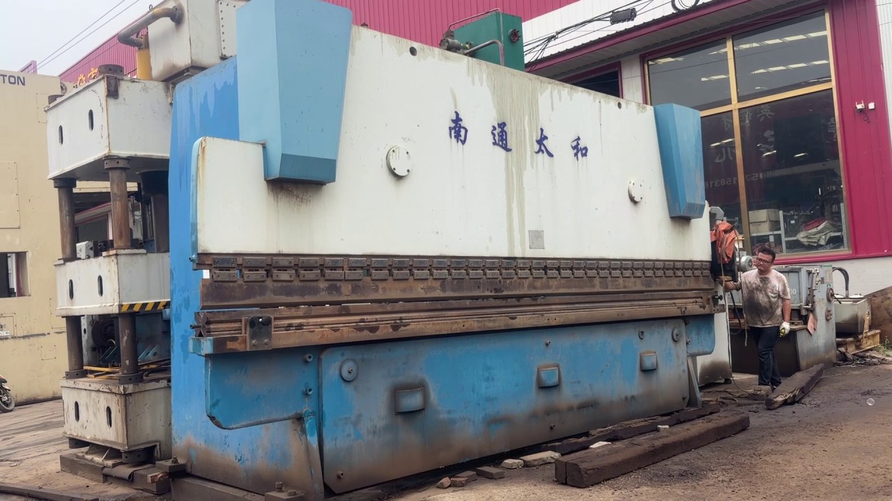 Used Nantong Taihe 400 X 600 Press Brake video thumbnail