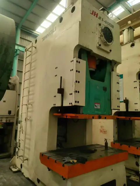 مكبس تثقيب هوائي ثقيل الخدمة Yangli JH 21-400 B مستعمل