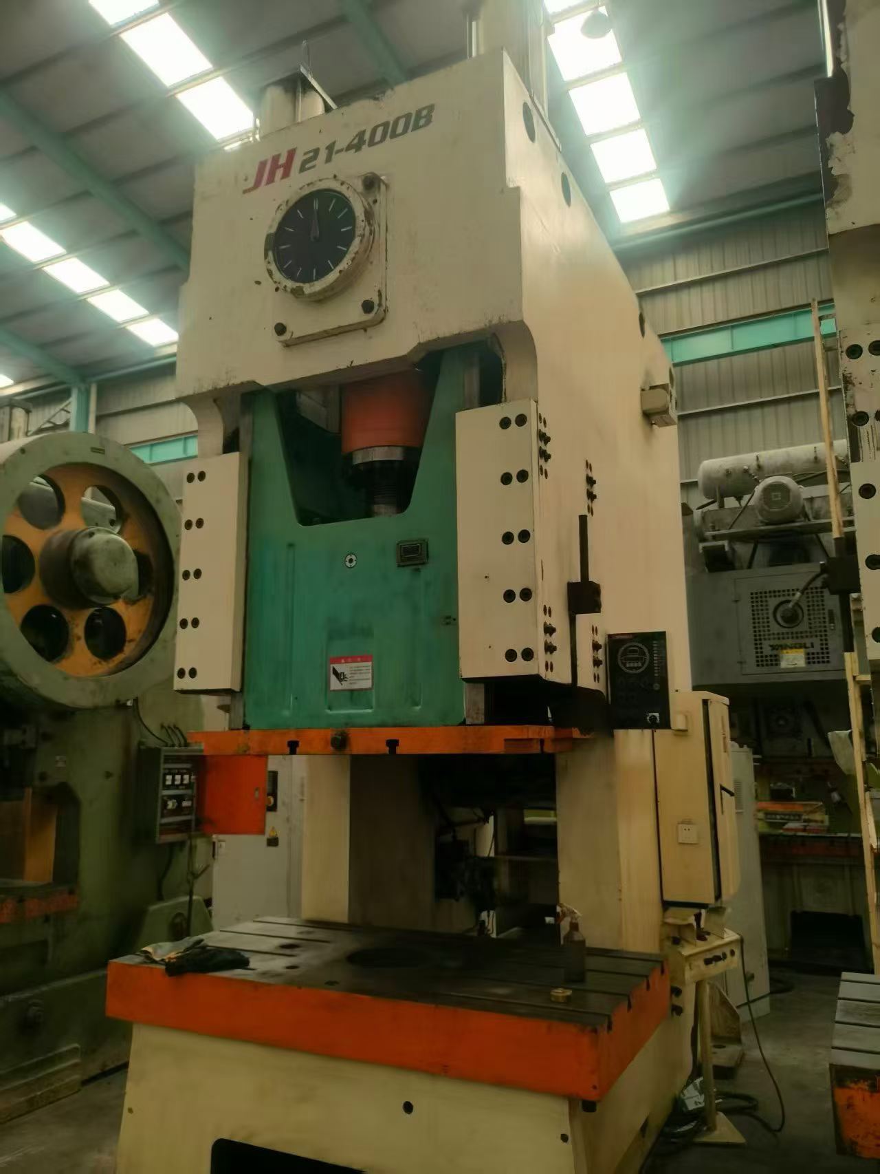 Used Yangli JH 21-400 B Heavy-Duty Pneumatic Punch Press photo 2