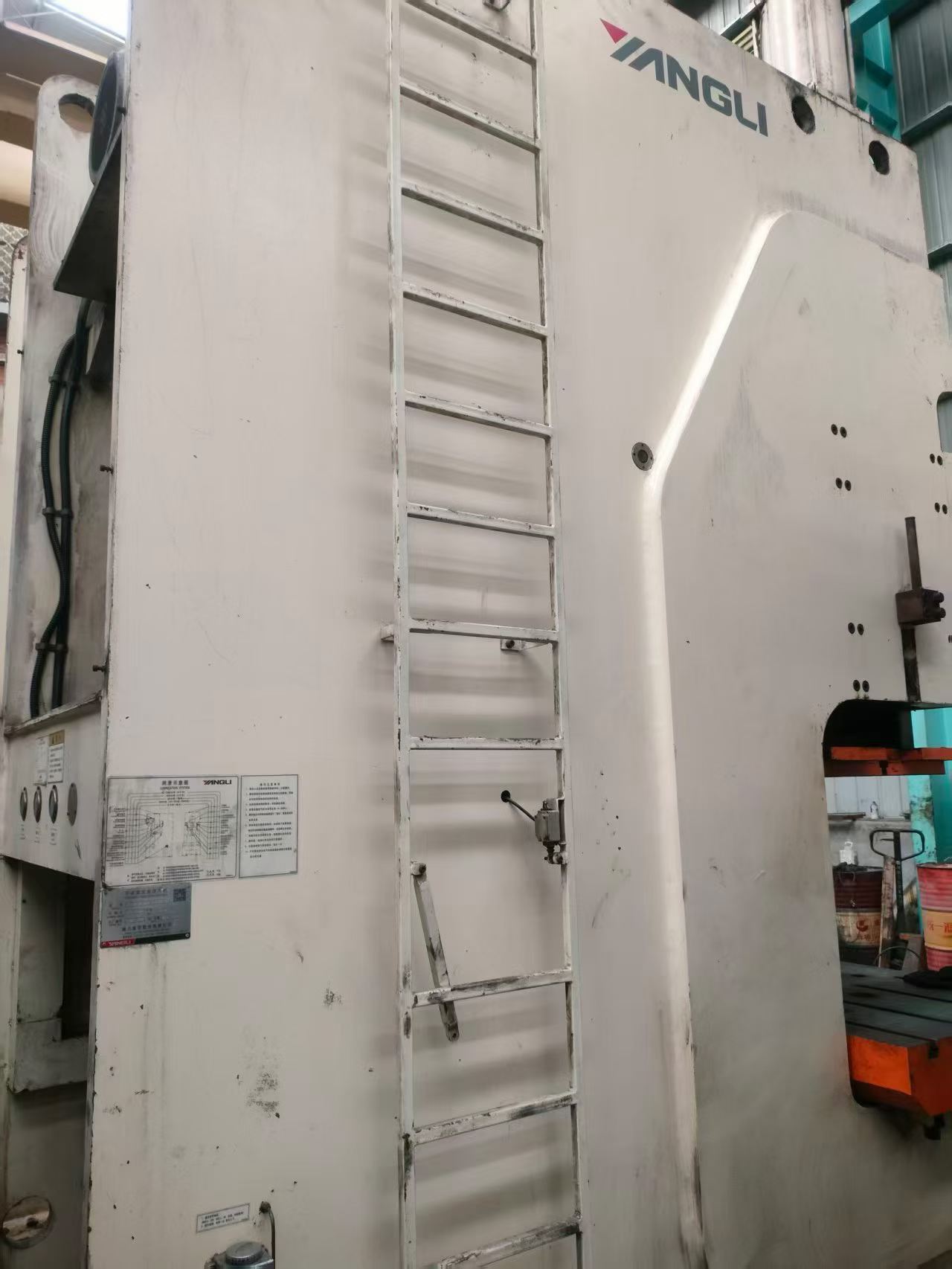 Used Yangli JH 21-400 B Heavy-Duty Pneumatic Punch Press photo 3