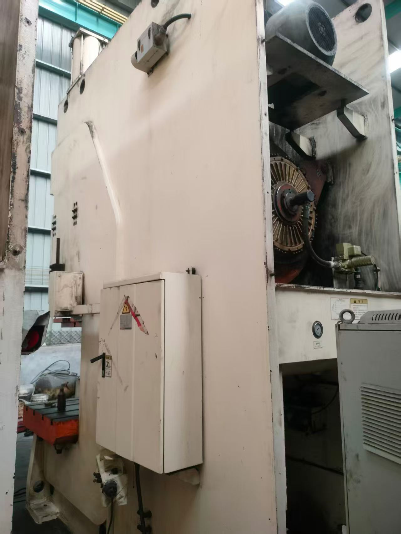 Used Yangli JH 21-400 B Heavy-Duty Pneumatic Punch Press photo 4