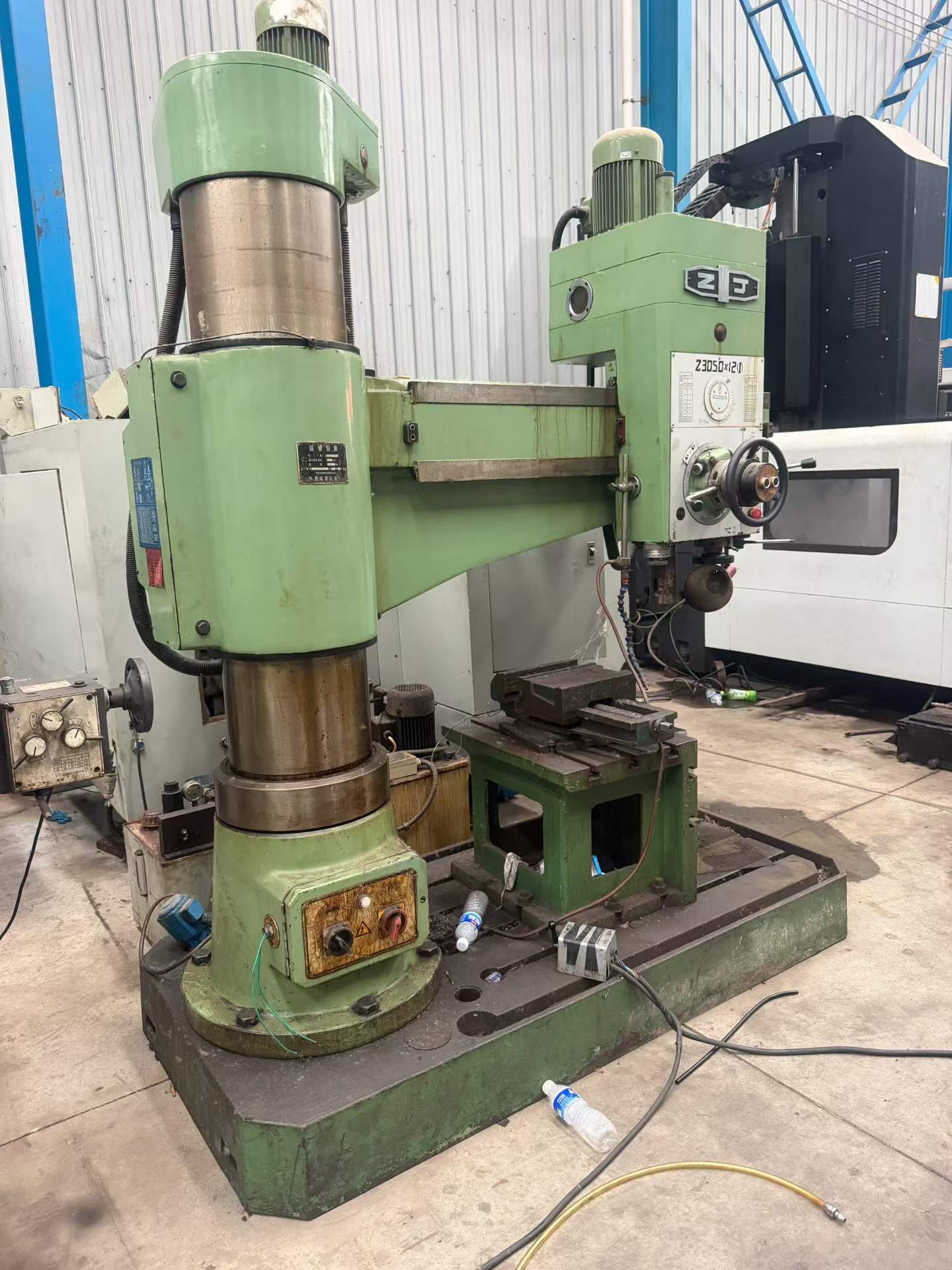 Used Zhongjie 3050 Radial Drilling Machine photo 2