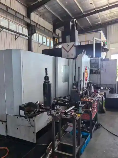 Fresadora de pórtico Haitian 4028 con control FANUC
