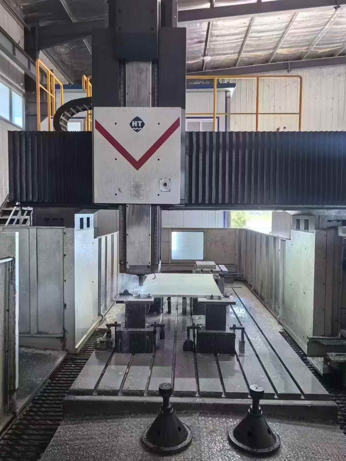 Haitian 4028 Gantry Milling Machine with Fanuc Control photo 2
