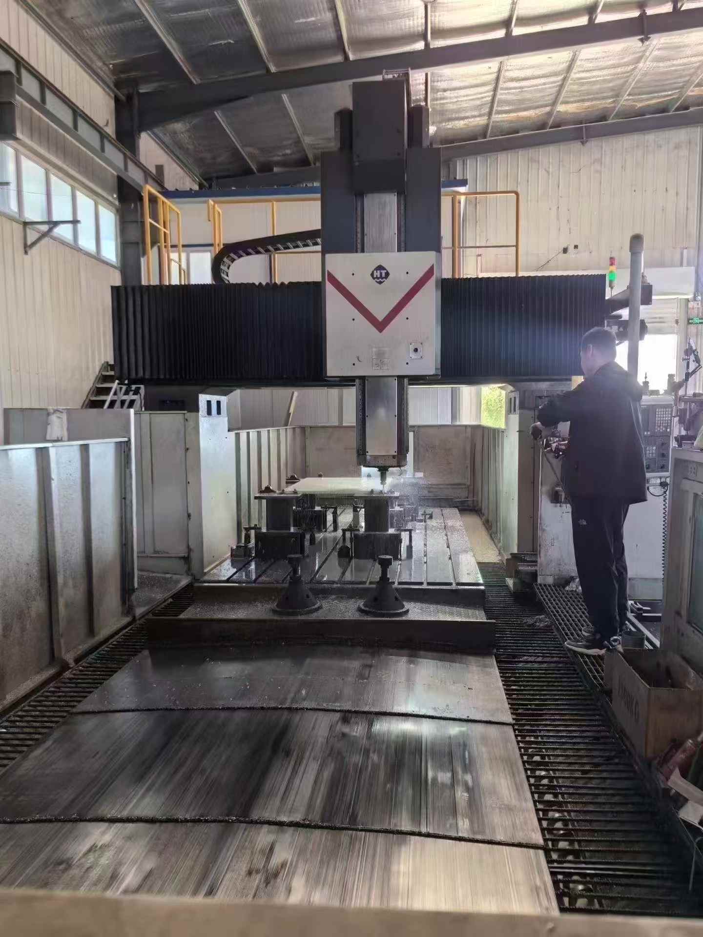 Haitian 4028 Gantry Milling Machine with Fanuc Control photo 4