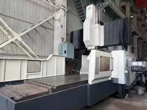 Centro de mecanizado de pórtico Haitian Precision HTM-3216 G usado con almacén de herramientas