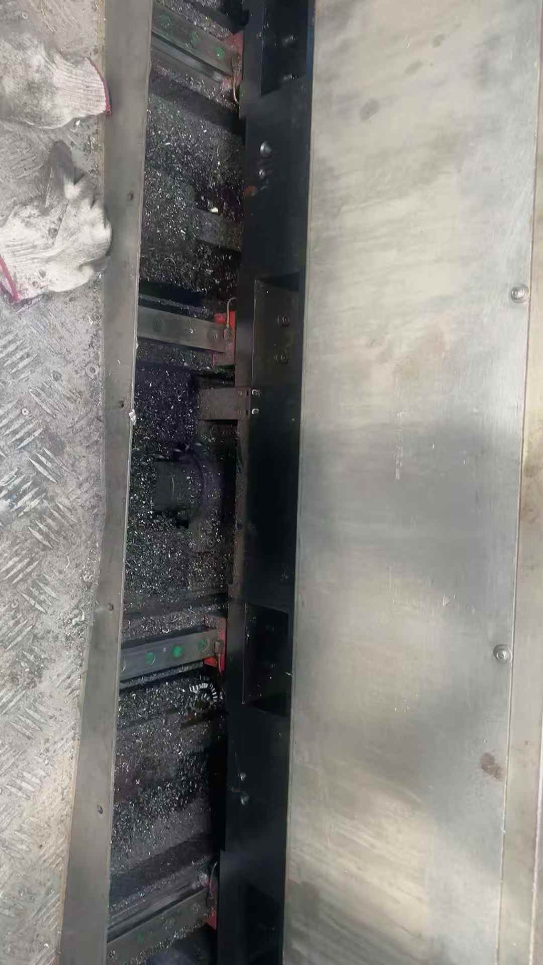 Used Daqiao 1685 Vertical Machining Center with Fanuc MF Control photo 3