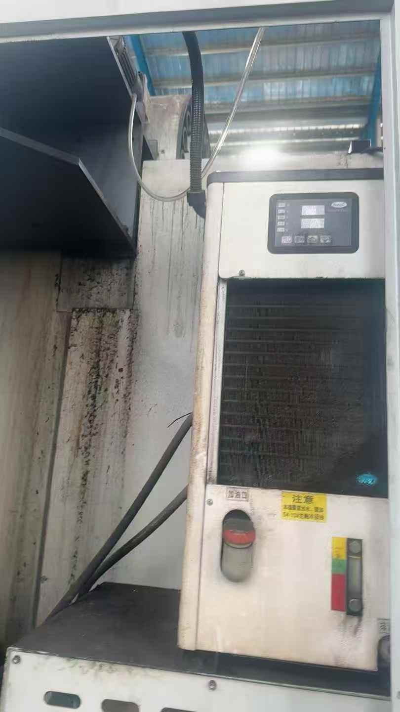 Used Daqiao 1685 Vertical Machining Center with Fanuc MF Control photo 4