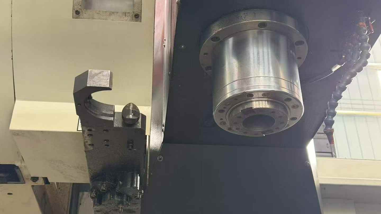 Used Daqiao Precision VL-1685 Machining Center with Fanuc MF photo 4