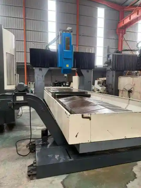 Fresadora de pórtico CNC Guilin 2 x 4 m usada con Mitsubishi M70