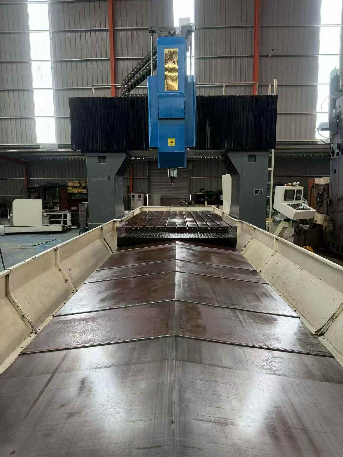 Used Guilin 2 x 4 m CNC Gantry Milling Machine with Mitsubishi M 70 photo 3